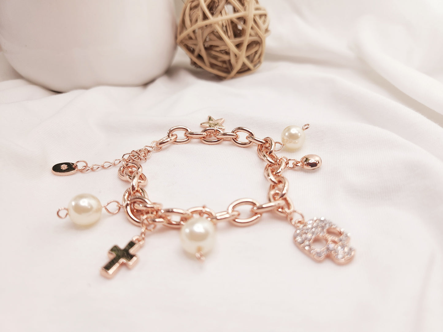 Pulsera Rosa Chapada en Oro con Calavera-Zirconia