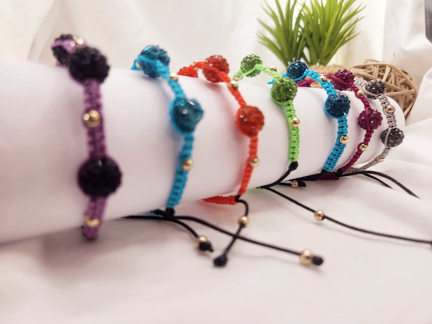 Pulseras de cuentas de arcilla con cristales