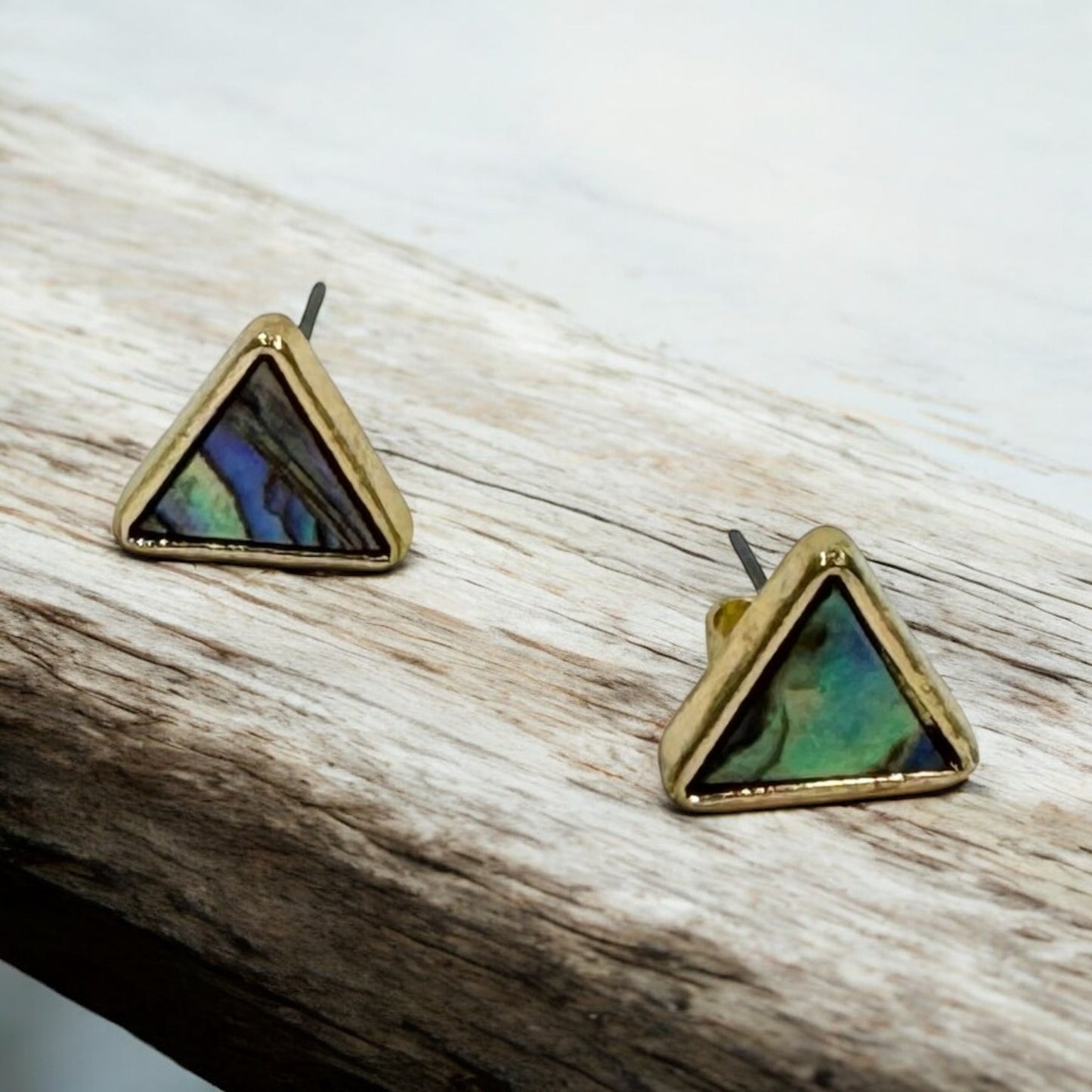 Pendientes mini en forma triangular tornasol