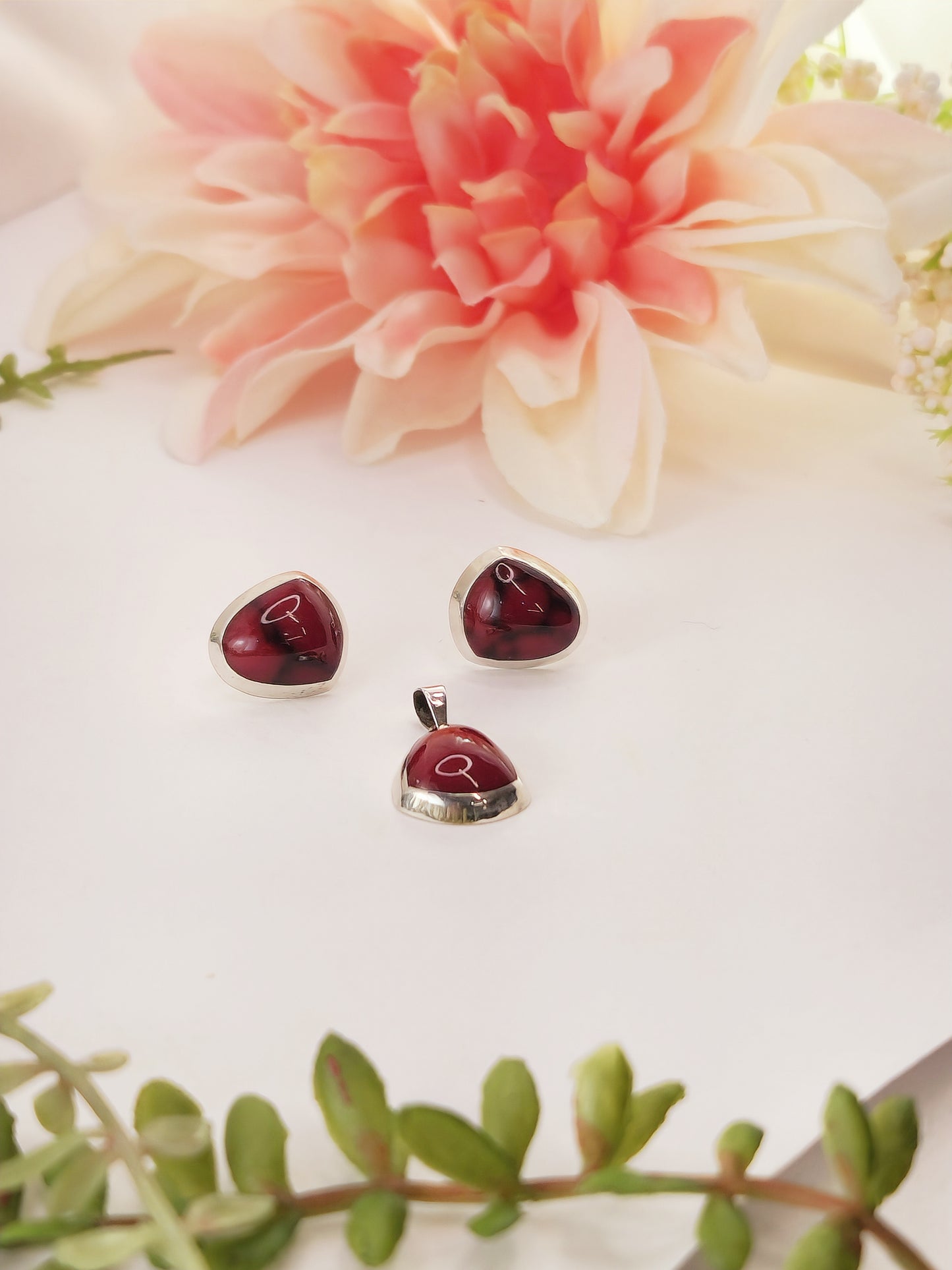 Set of Earrings and Bell-Shaped Pendant with Red Coral Stone in 925 Silver