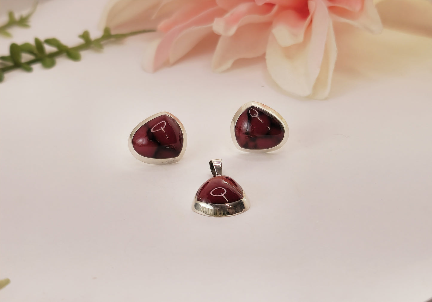 Set of Earrings and Bell-Shaped Pendant with Red Coral Stone in 925 Silver