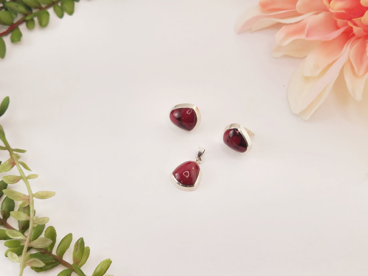 Set of Earrings and Bell-Shaped Pendant with Red Coral Stone in 925 Silver