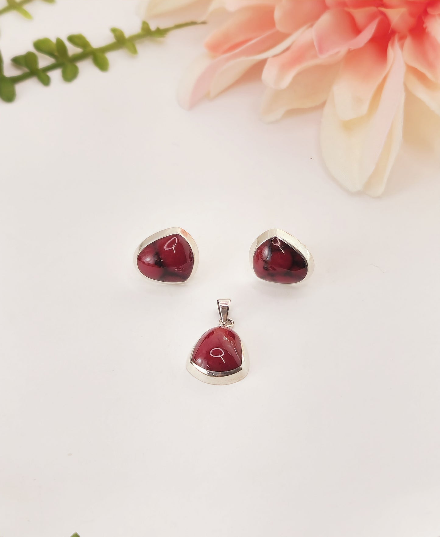 Set of Earrings and Bell-Shaped Pendant with Red Coral Stone in 925 Silver