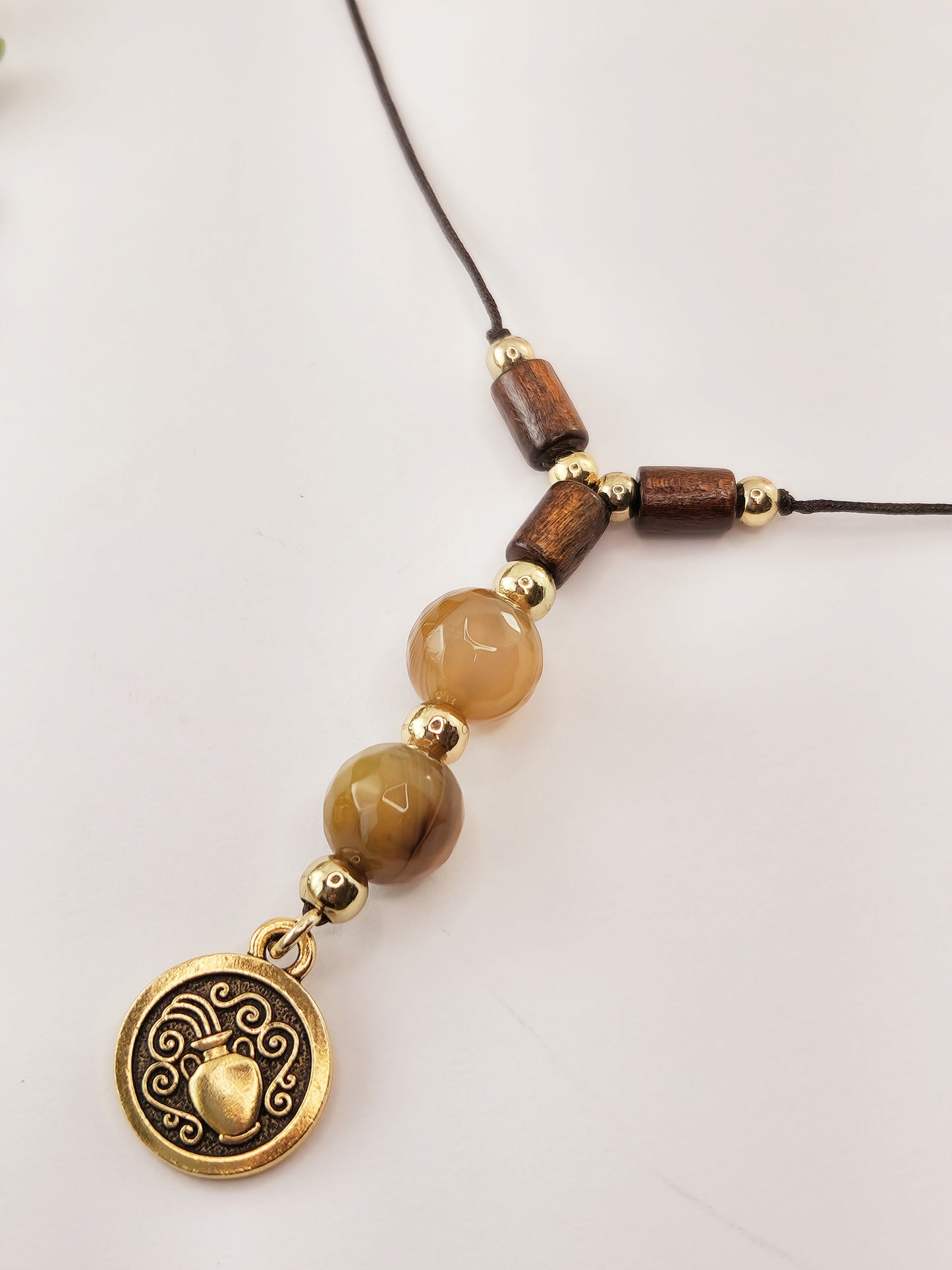 Thread Necklace - Wood - Agate Stone - Aquarius Sign Pendant