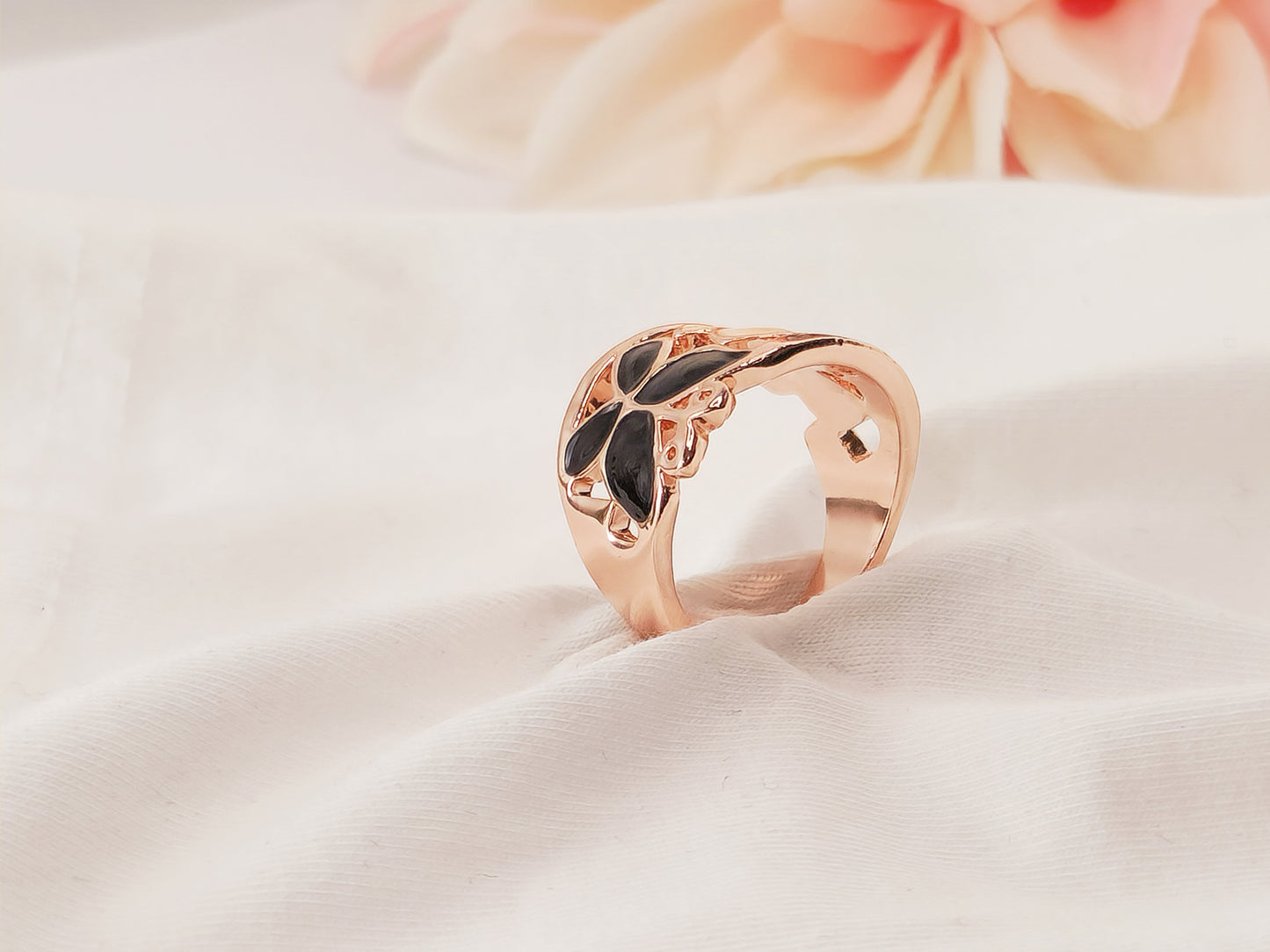 Anillo Brenda Chapado en Oro Rosado con Mariposas