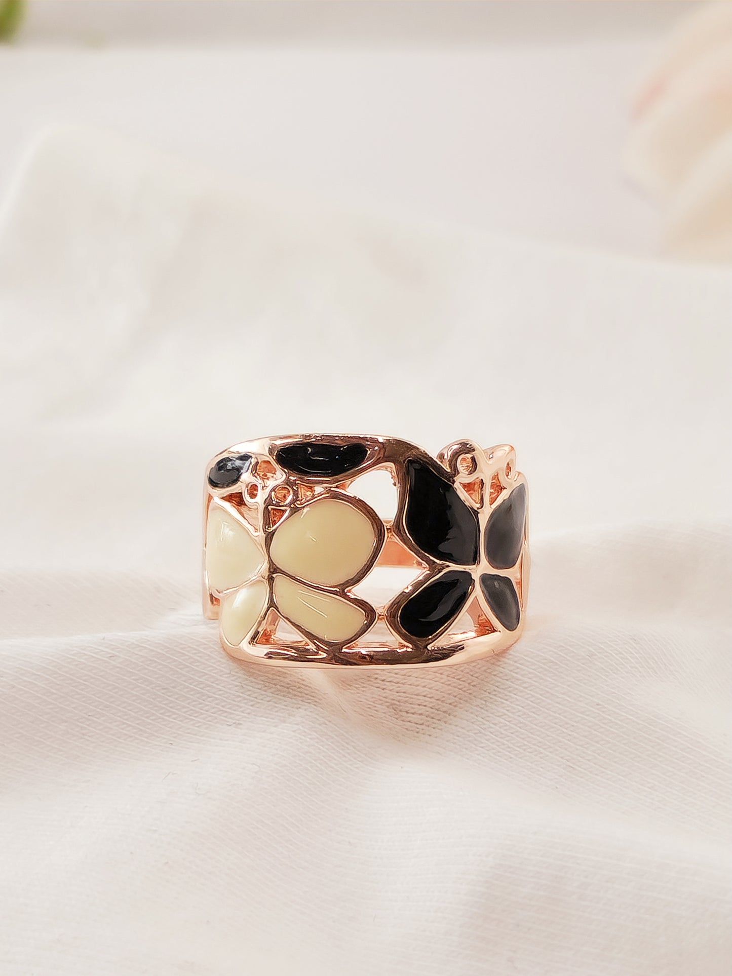 Anillo Brenda Chapado en Oro Rosado con Mariposas