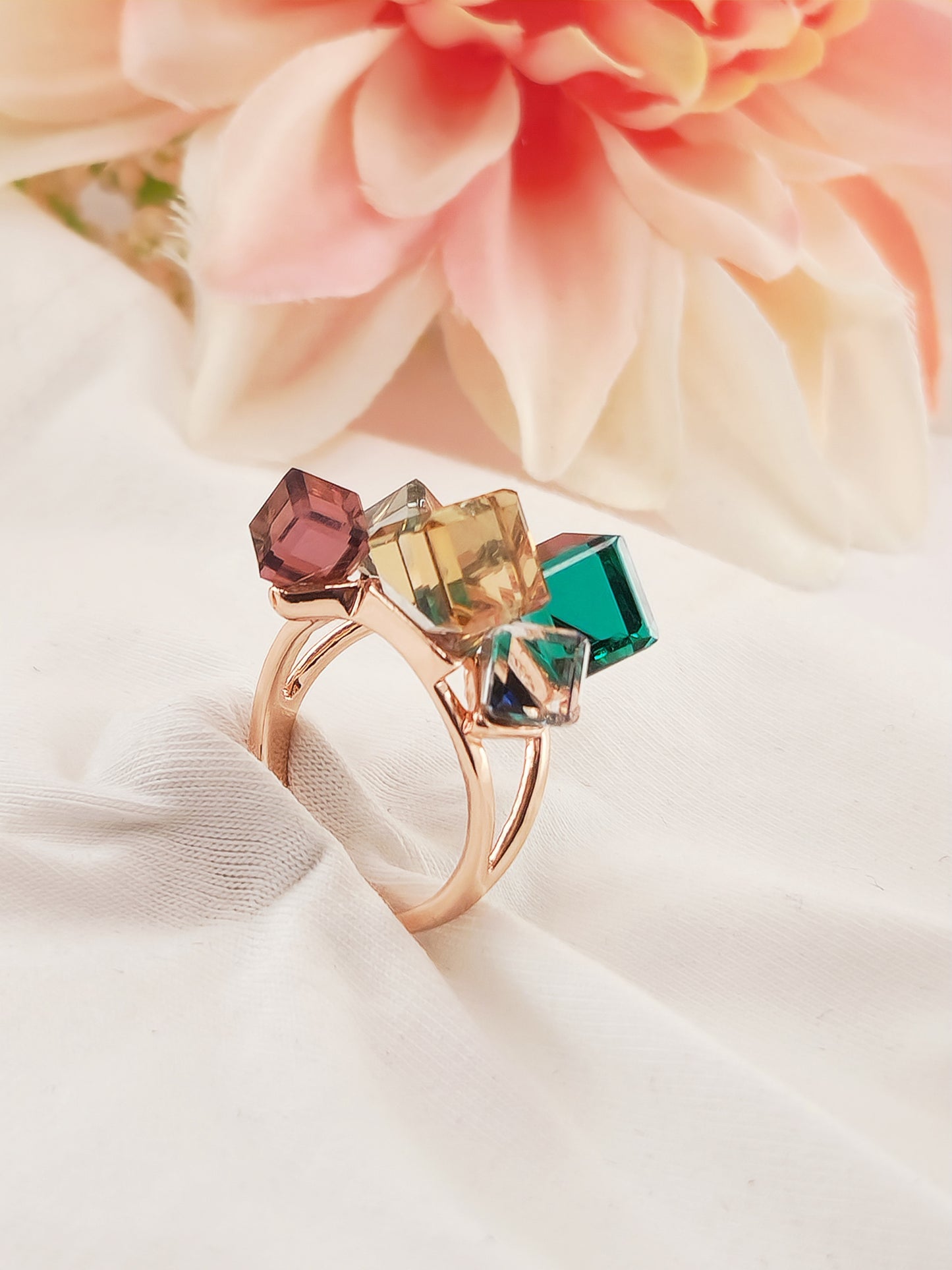 Anillo Doris Chapado en Oro Rosado con Cristales Multicolor