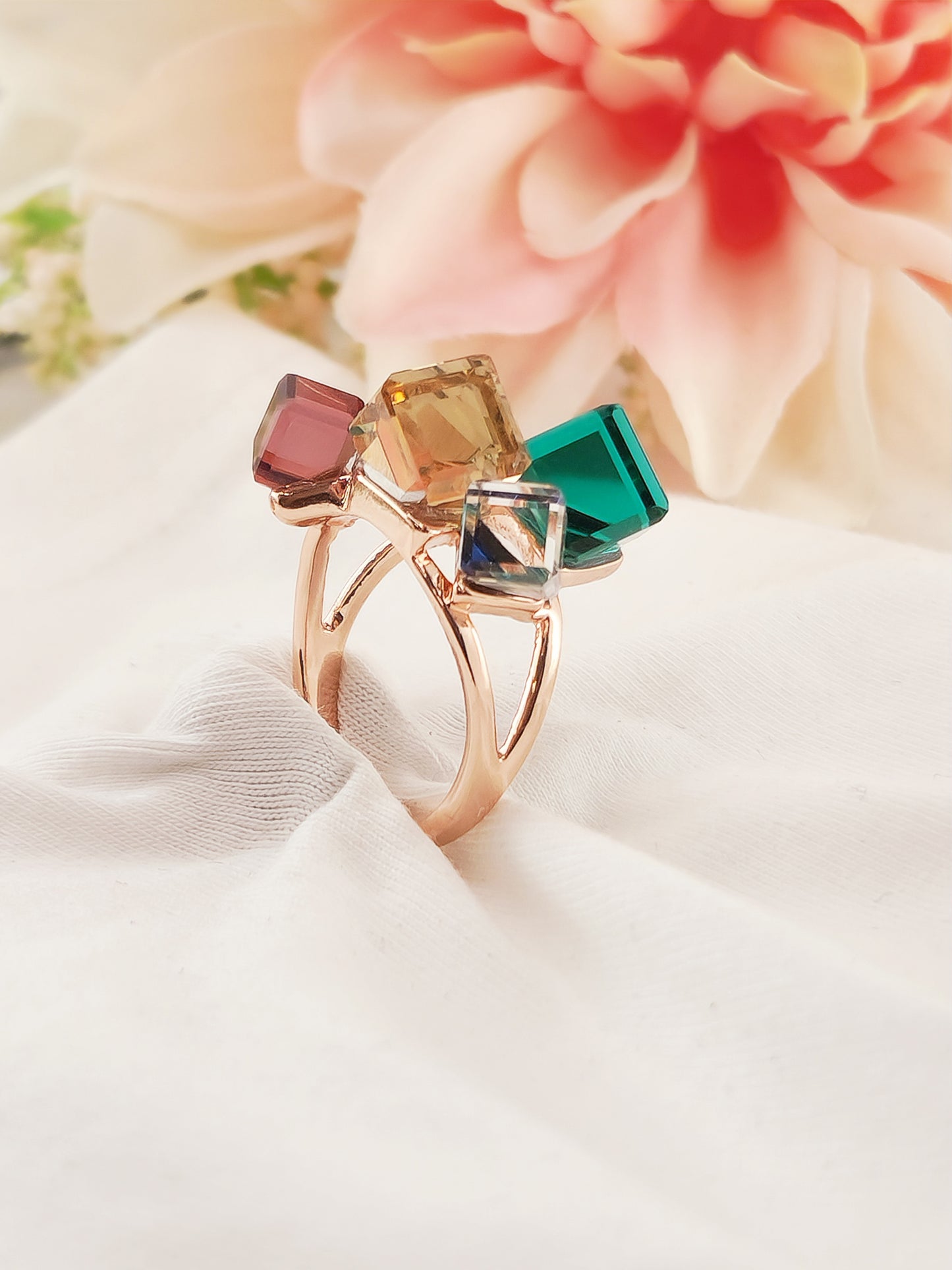 Anillo Doris Chapado en Oro Rosado con Cristales Multicolor