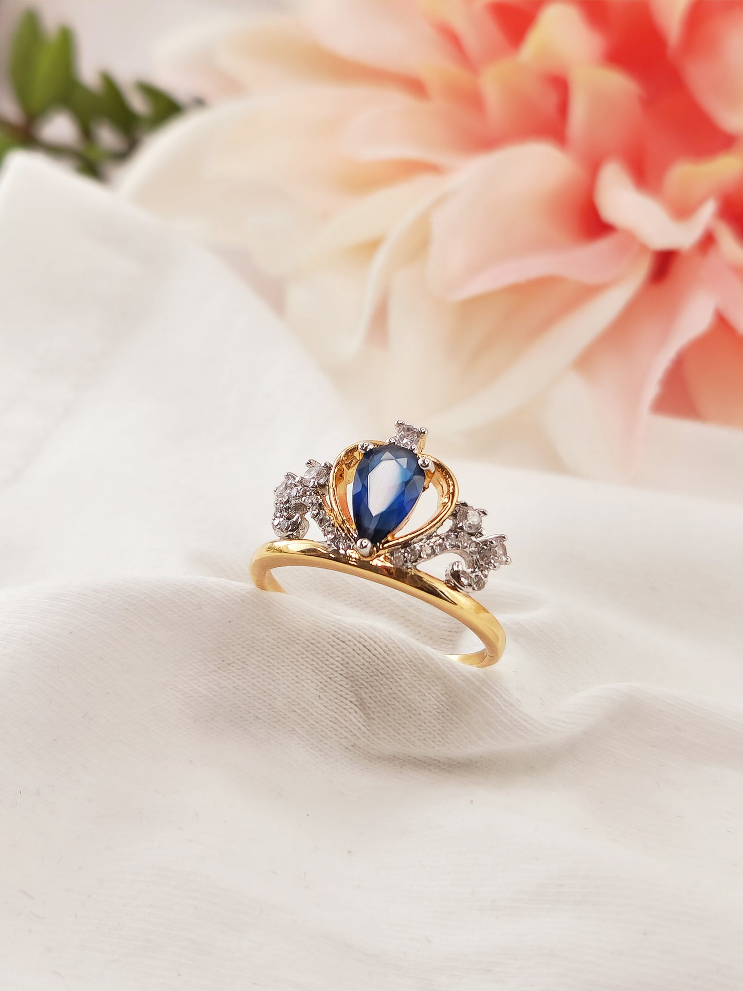 Anillo Gilda Corona Tiara con Cristal Azul