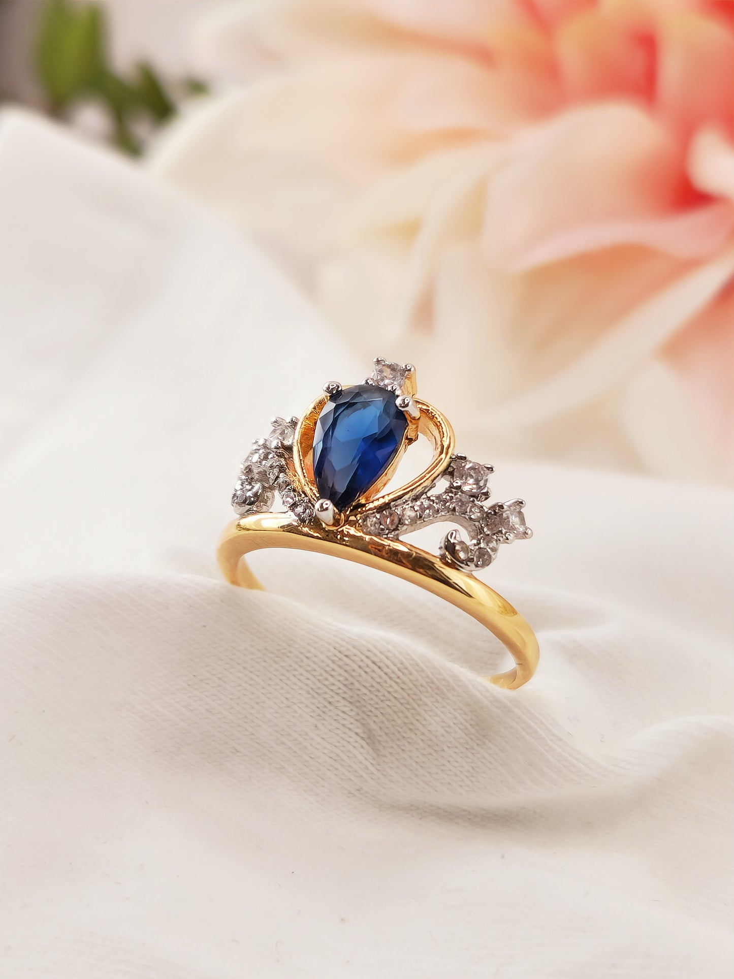 Anillo Gilda Corona Tiara con Cristal Azul