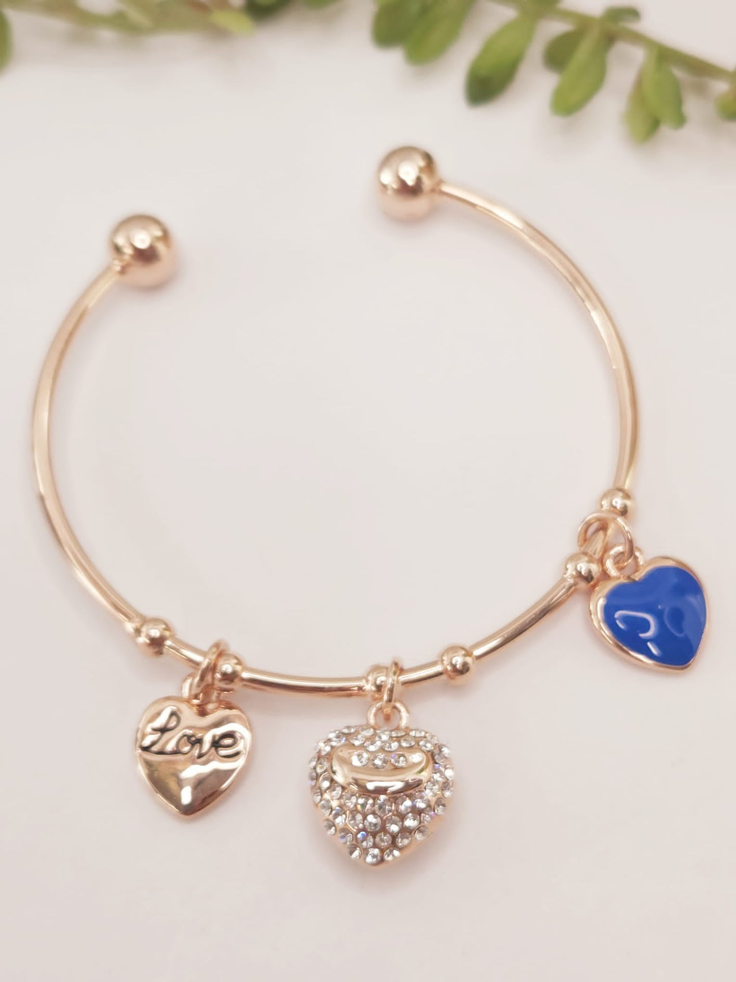 Pulsera Rosa Chapada en Oro con Corazon