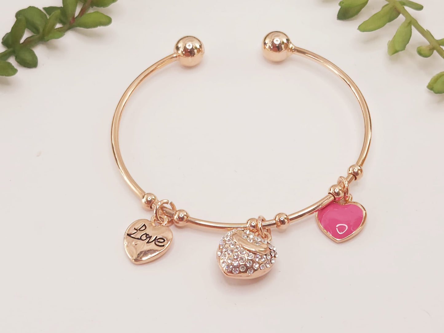 Pulsera Rosa Chapada en Oro con Corazon