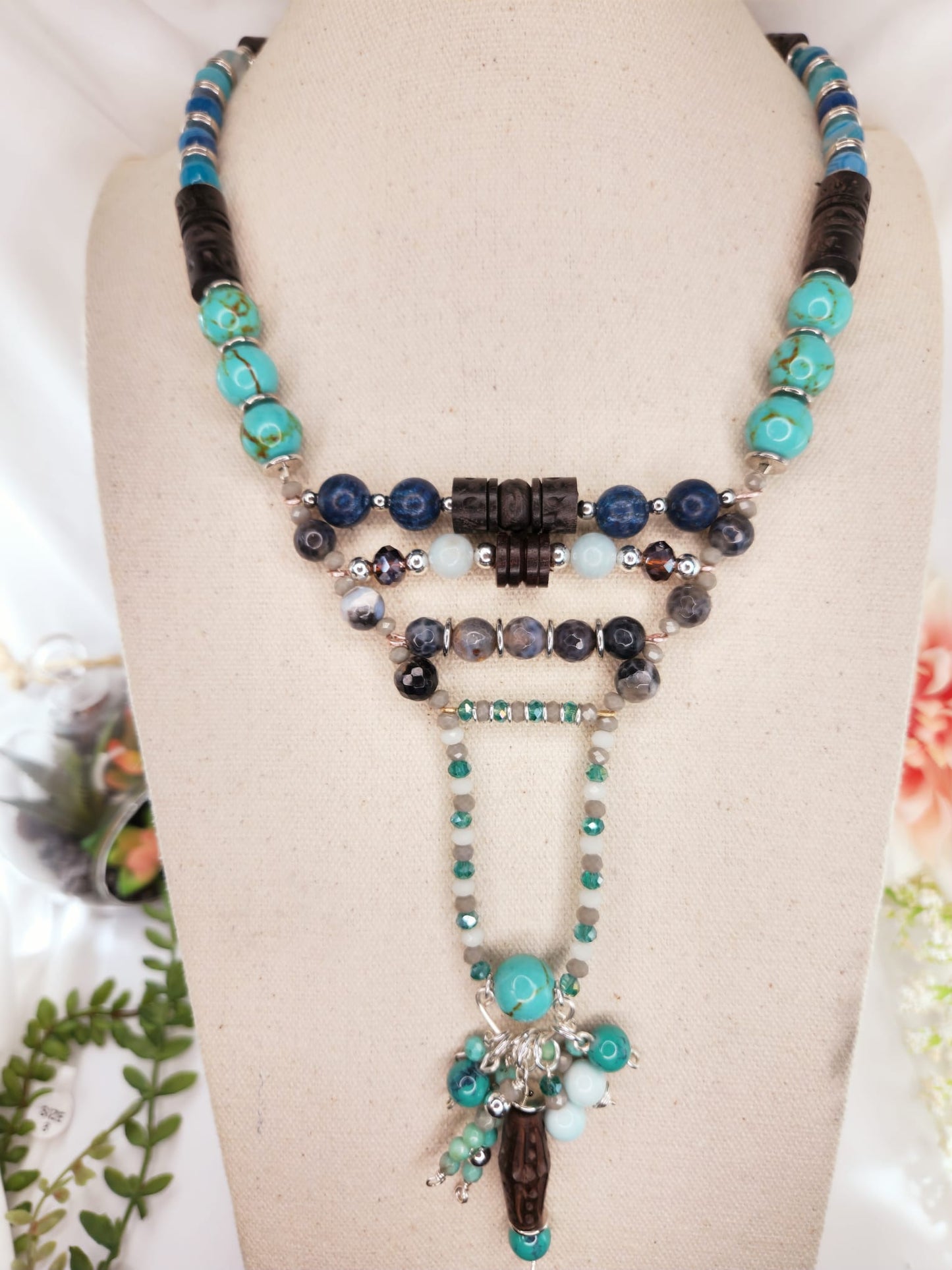 Extravagant Necklace with Agate - Jasper - Howlite - Wood - Crystals - Porcelain