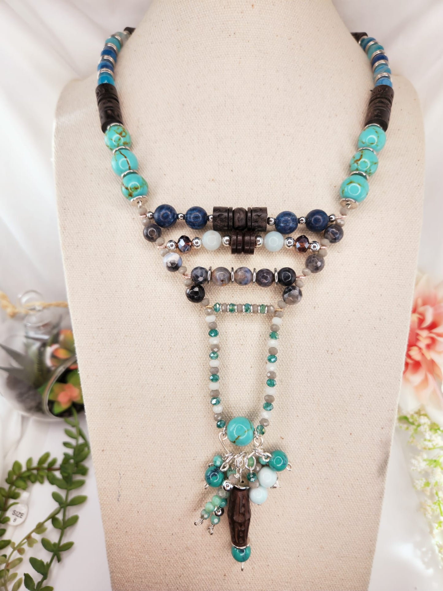 Extravagant Necklace with Agate - Jasper - Howlite - Wood - Crystals - Porcelain